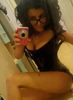 romantic girl looking for guy in New Castle, Indiana